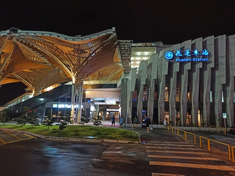 網傳AI影片「樂齡指南」內容非事實 !  臺鐵嚴正澄清 : 「2026臺鐵高鐵新規：12項樂齡隱藏福利」為不實訊息